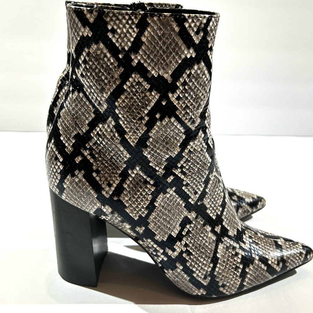 Women's Jeffrey Campbell Raven Snakeskin Stacked Chunky Heel (4") 7.5M